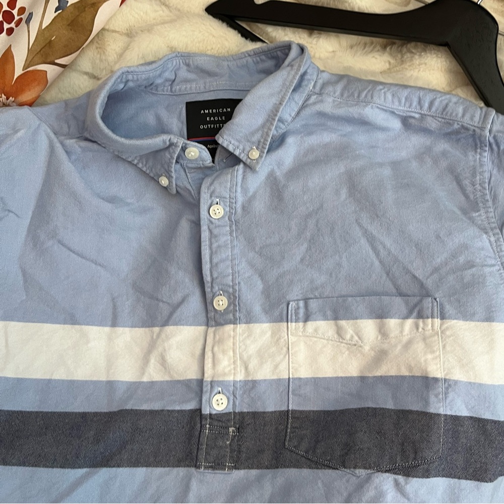 American Eagle Apres Active M/L Mens 1/2 Button School Work Shirt Blue Cotton